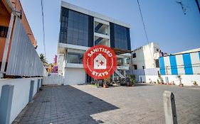 Vaccinated Staff- Oyo 28164 Hotel Shubham Inn